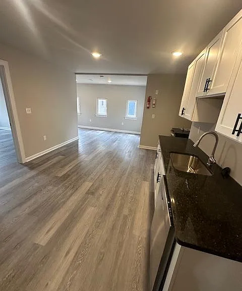 355 Walnut St #B — Photo 2