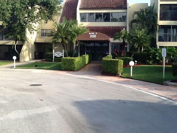 2nd image of 200 Lakeview Dr APT 108