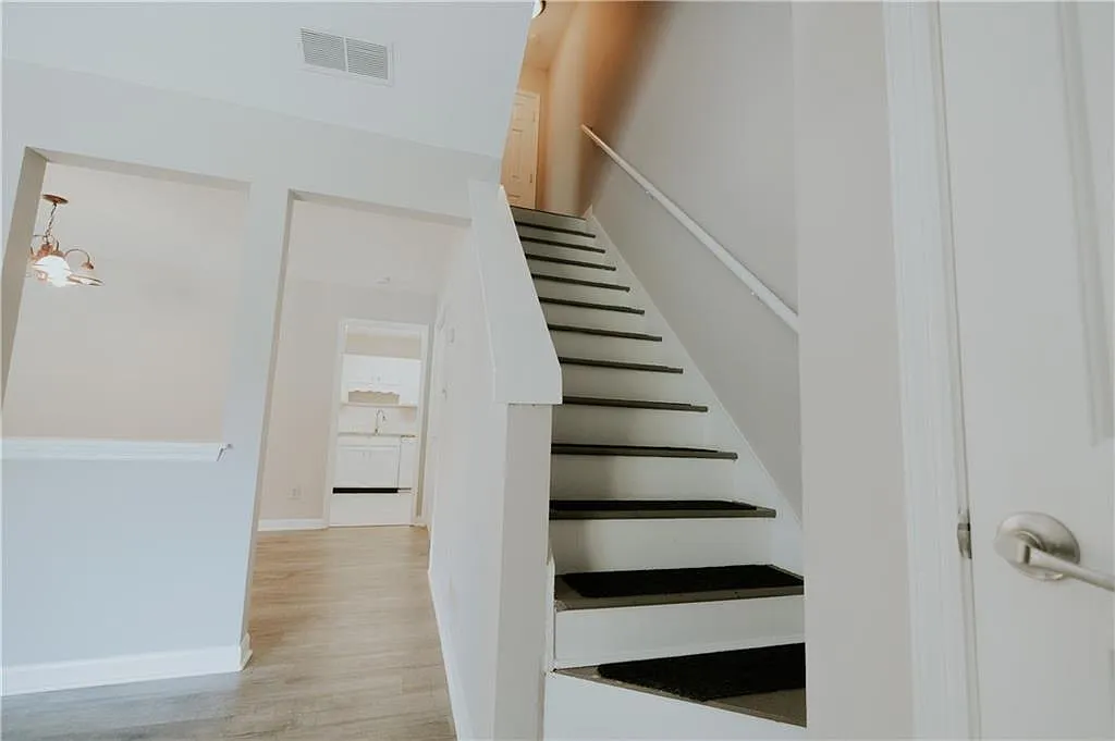 2 bed, 2.0 bath, 1739 sqft, $2,500 — Photo 3