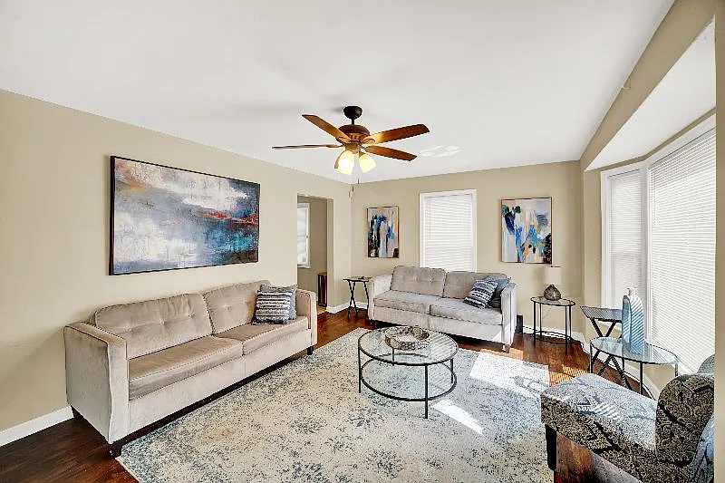 1582 Wentworth Ave photo 1