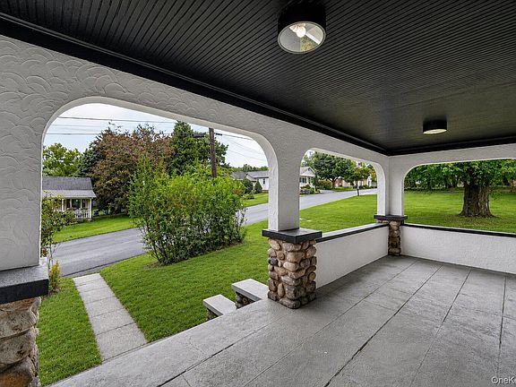 4th image of 16 Maple Avenue