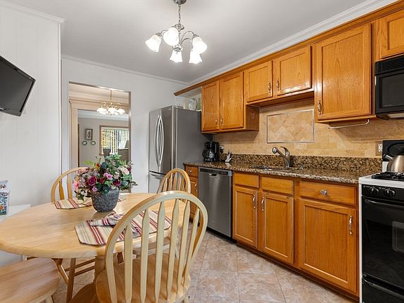 4th image of 17 Bayberry Dr APT 1