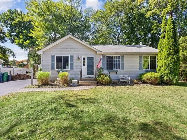 35 Kenwood St, Warwick, RI 02889