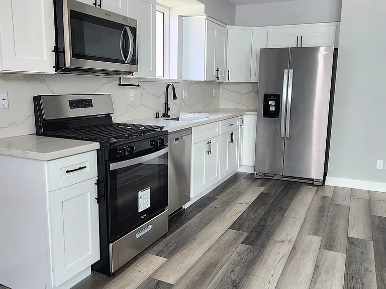 2408 Hauser Blvd — Photo 10