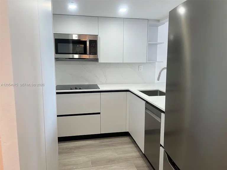 540 Brickell Key Dr #1022 — Photo 5