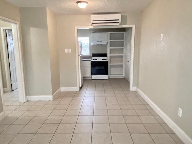 1st image of 7622 Pecan Villas Dr #1
