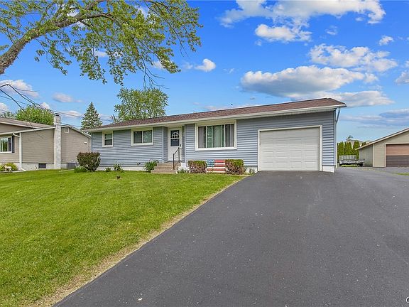 3rd image of 8326 Doreen Ave