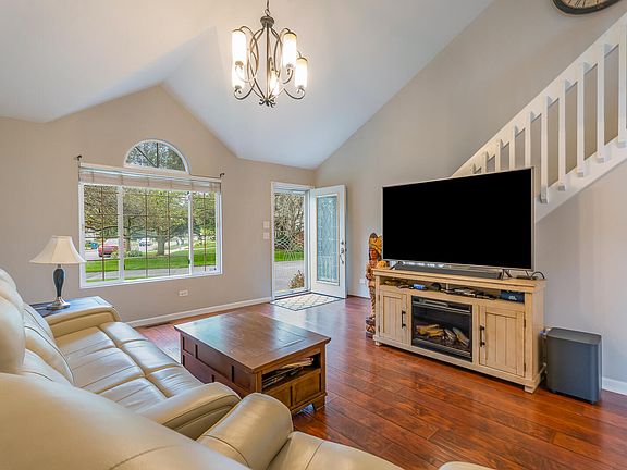 4th image of 8956 Price Cir