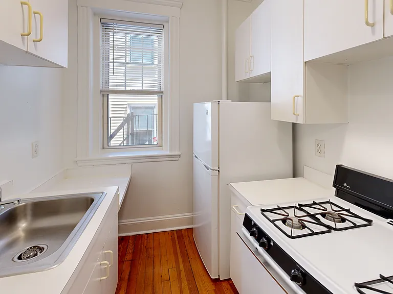 17 Wendell St #1 — Photo 3