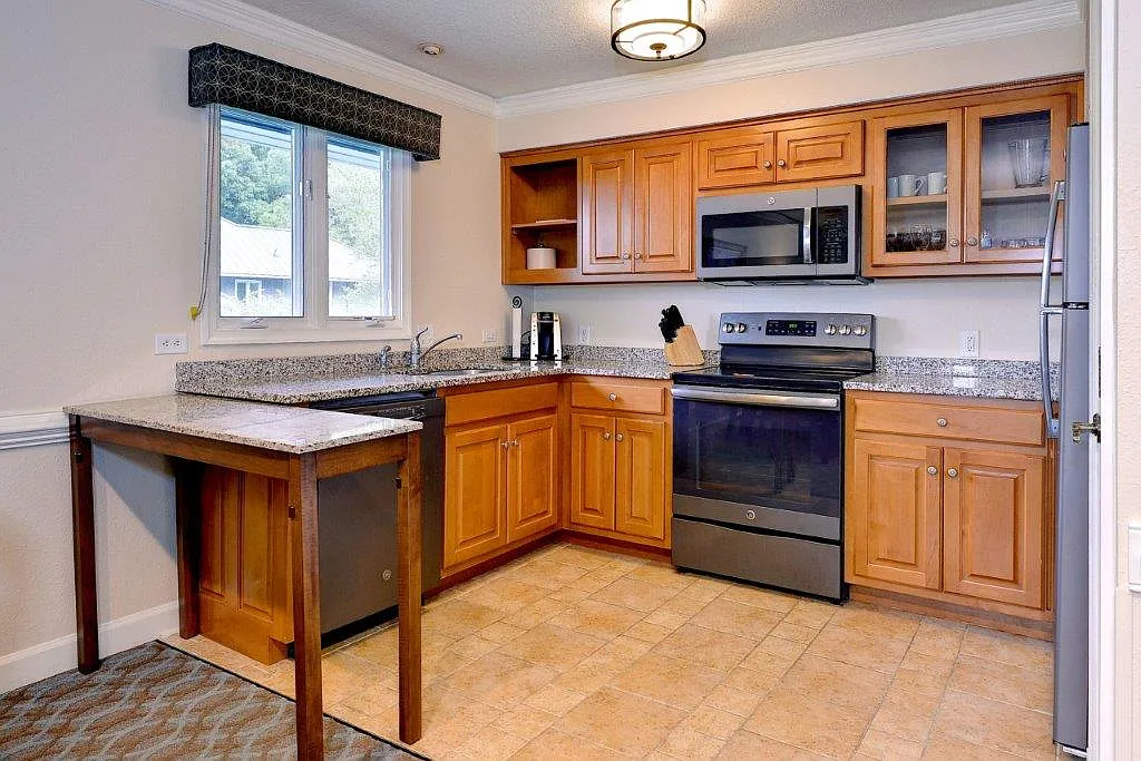 2 bed, 1401 sqft, $3,300 — Photo 4