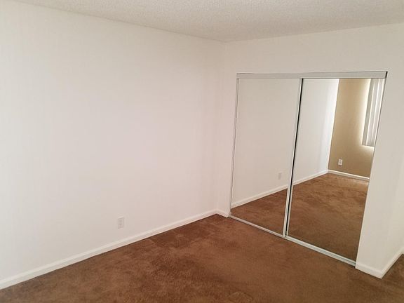 5th image of 5418 Hermitage Ave APT 102