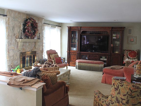 3rd image of 24 Gregory Ct