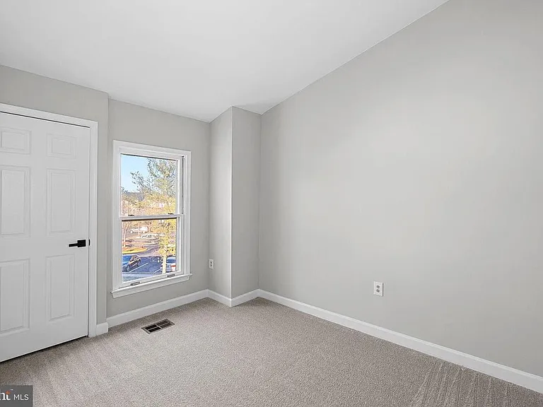 5606 Gresham Ln — Photo 27