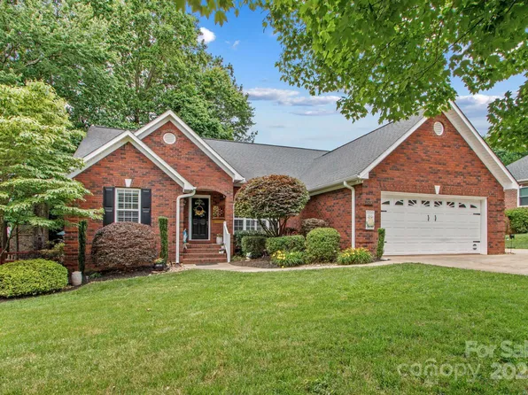 149 Harbor Landing Dr, Mooresville, NC 28117