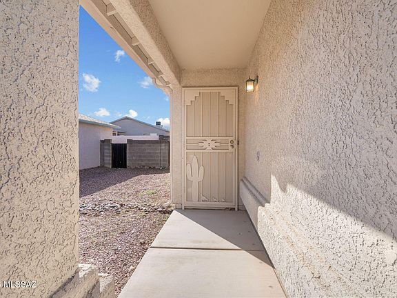 3rd image of 8986 E Weyburn Dr