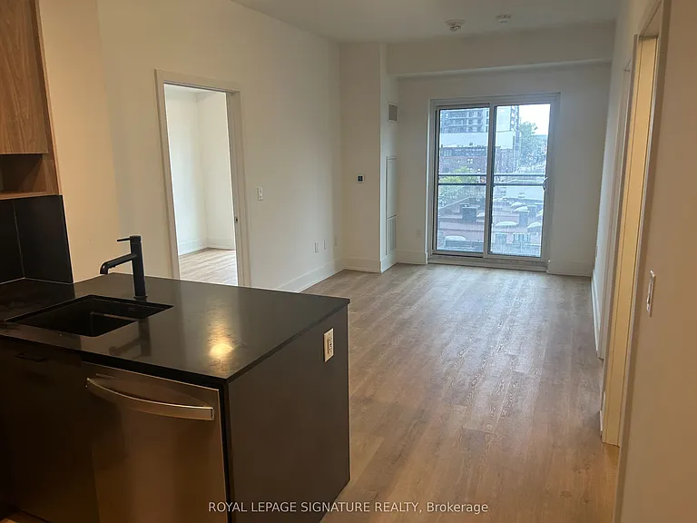 206 King St W #501 — Photo 4