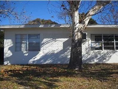 2nd image of 301 Carol Pl