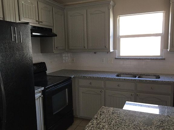 5th image of 6420 Regina Dr