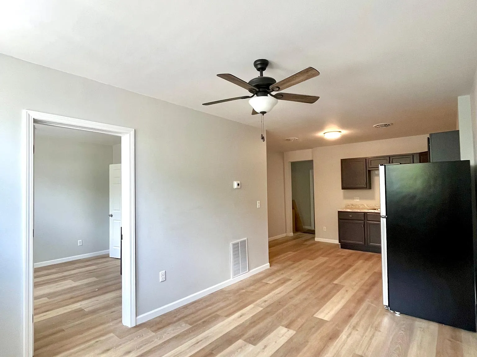 2 bed, 900 sqft, $815 — Photo 2