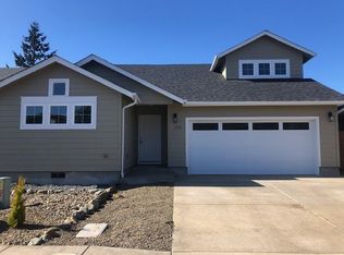 1055 Creswood Dr, Creswell, OR 97426