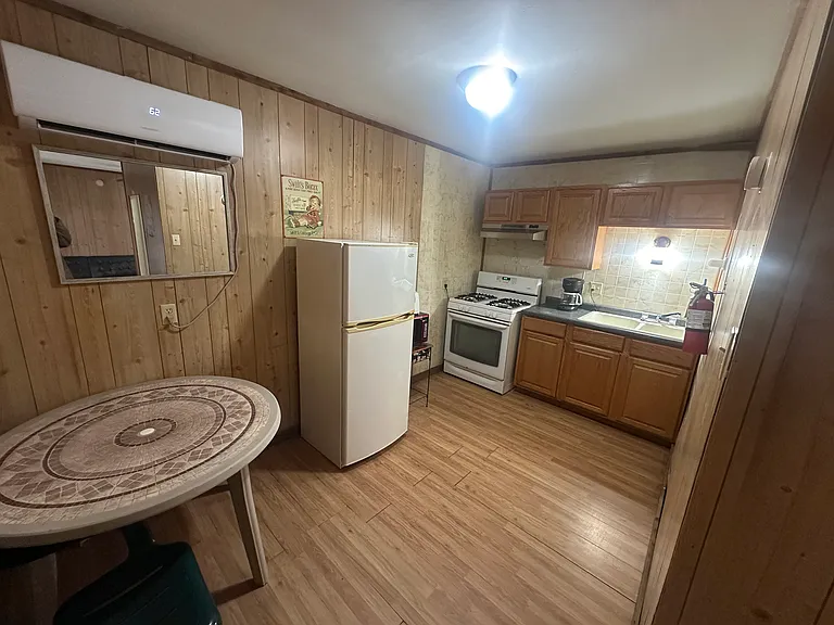226 W 7th St #5 — Photo 2