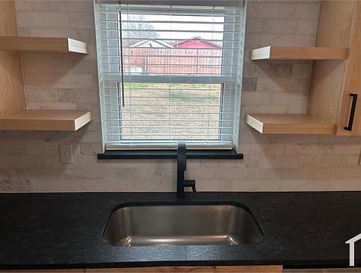 4th image of 5917 Maple Ln