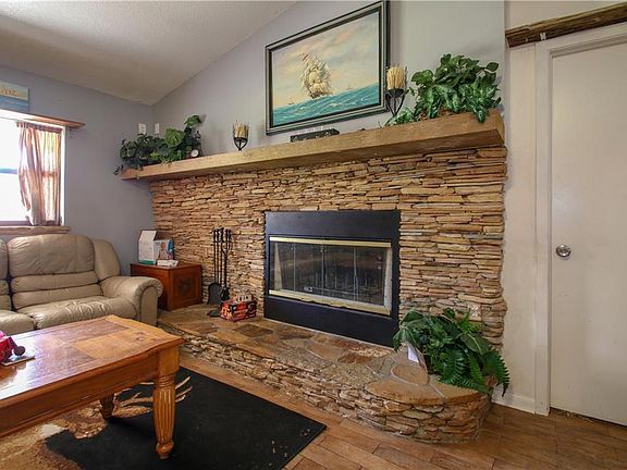 5th image of 36333 Henderson Ln