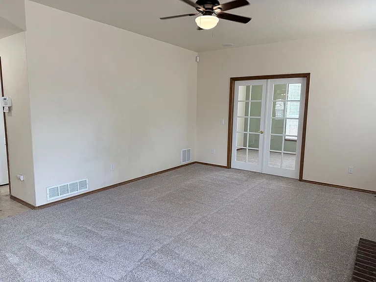 7492 Amberly Dr — Photo 9