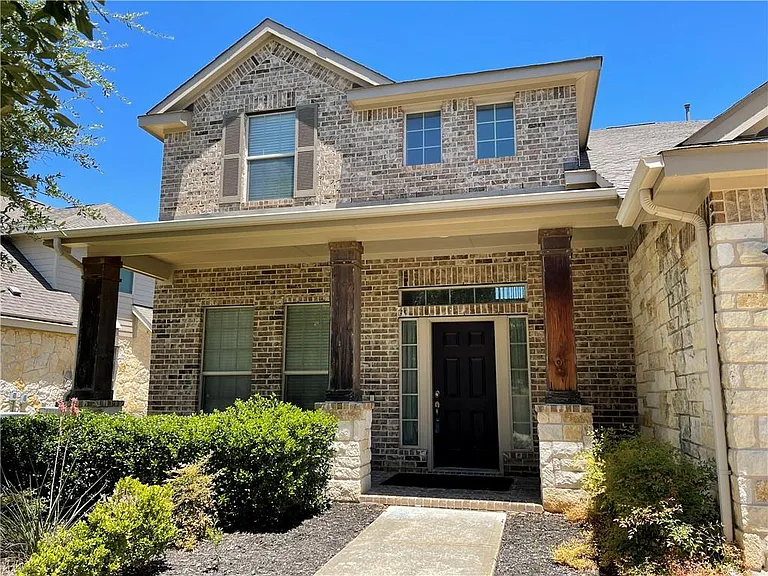 1807 Harvest Bend Ln — Photo 2