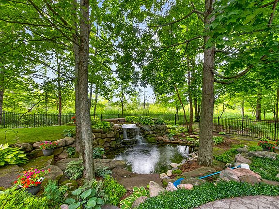 5th image of 9443 Club House Dr W