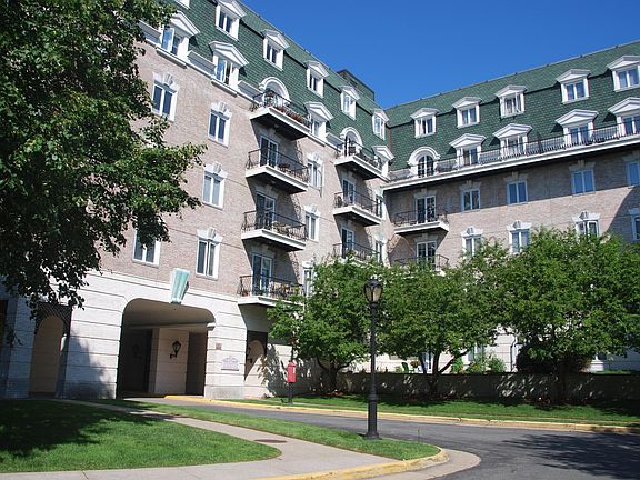 3rd image of 100 Marina Dr