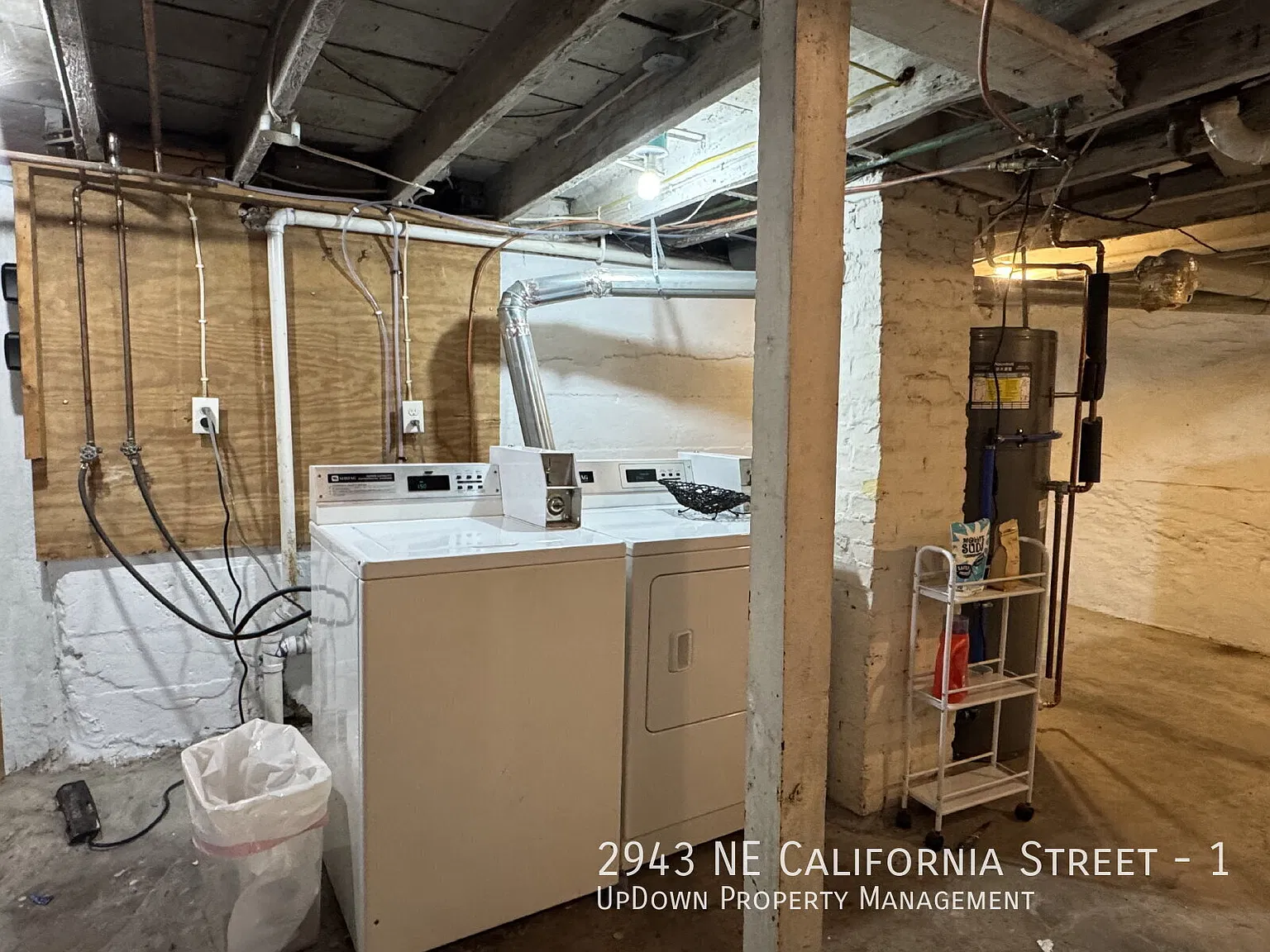 "Chic & Cozy 2-Bedroom Duplex Retreat in NE Minneapolis Just 850 Sq Ft of Pure Comfort!" — Photo 4