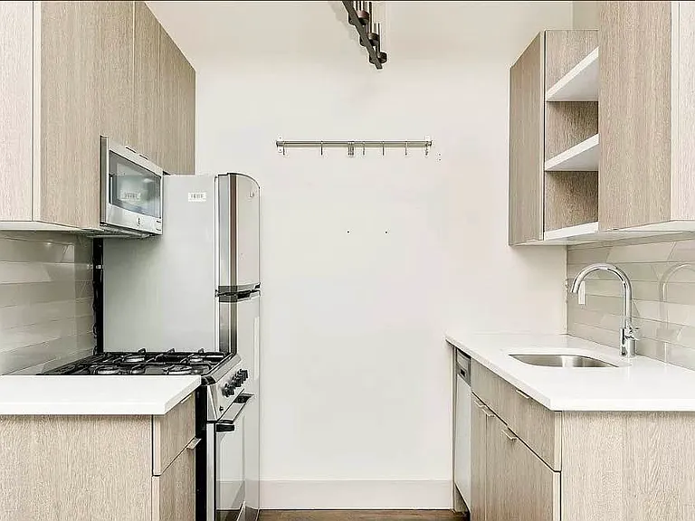 83 Stanhope St #3B — Photo 4