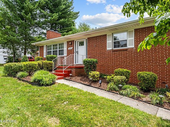 2nd image of 5412 Springplace Cir