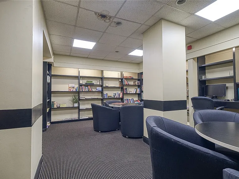 320 Fort Duquesne Blvd #10B — Photo 26