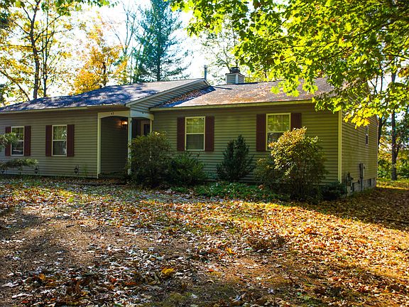 3rd image of 43 Iris Ave
