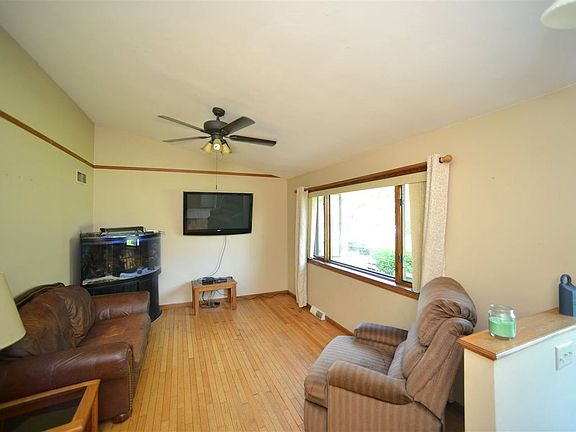 2nd image of 3879 Sunny Wood Dr