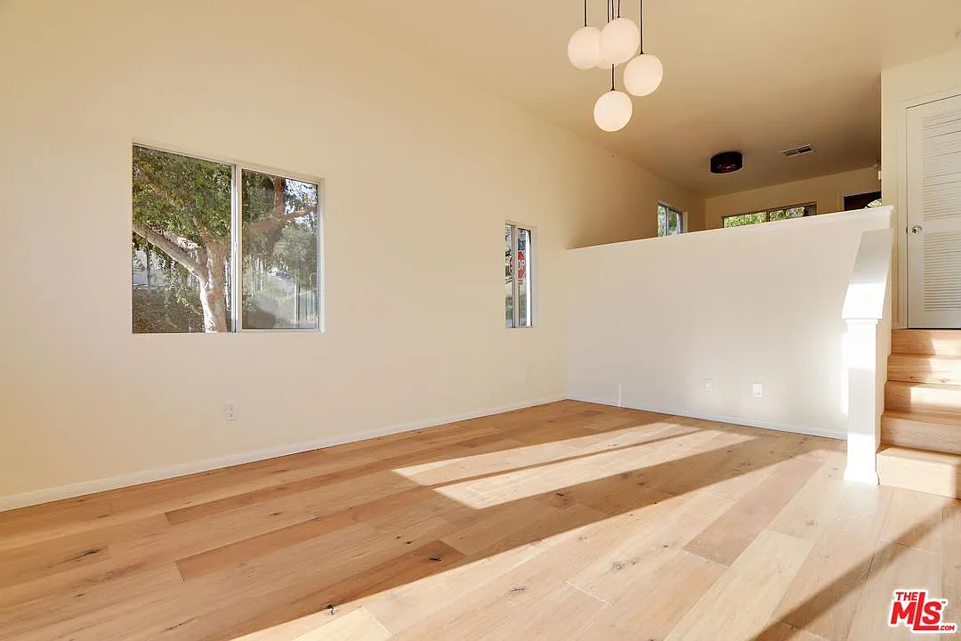 2 bed, 1.5 bath, 1100 sqft, $3,600 — Photo 2