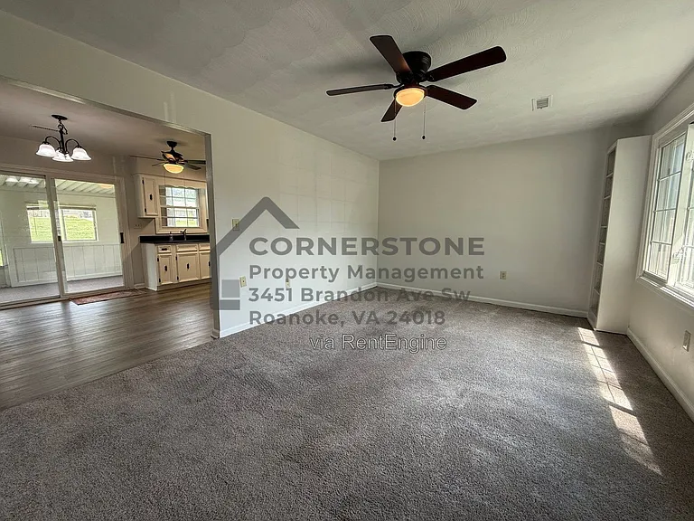 1103 Lakeview Pl — Photo 8