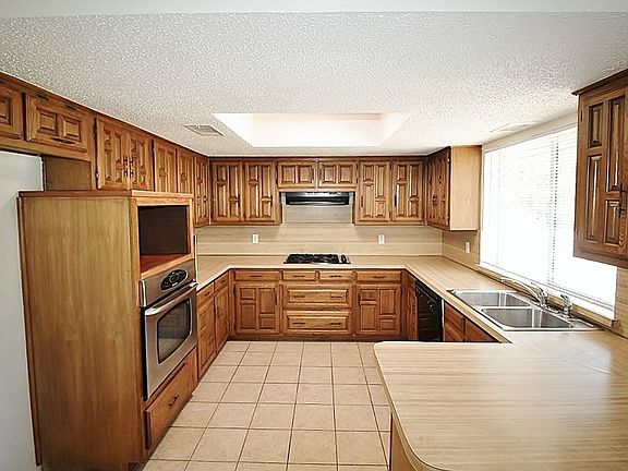 3rd image of 505 Highlands Dr
