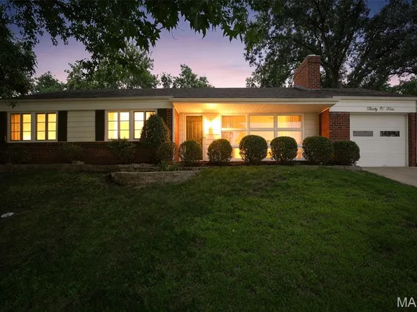 35 Pinewood Dr, Saint Louis, MO 63123