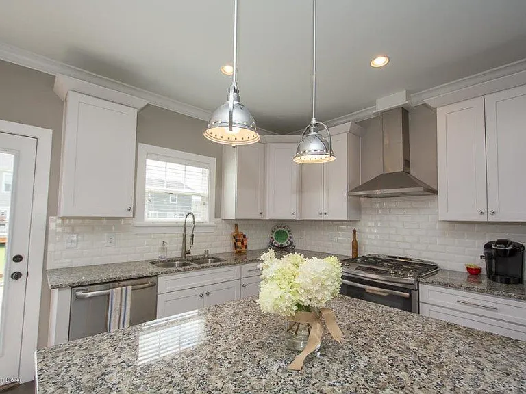 1704 Coral Ct — Photo 35