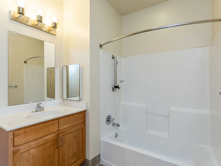 2560 Belmont Ave #303 — Photo 2