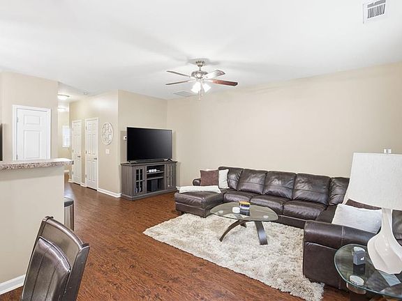 5th image of 536 Oakside Pl