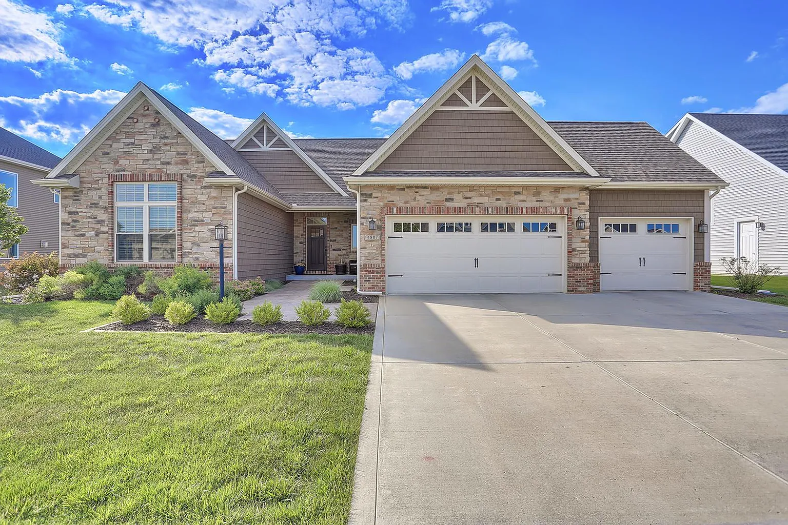 4807 Vahalla Dr photo 1