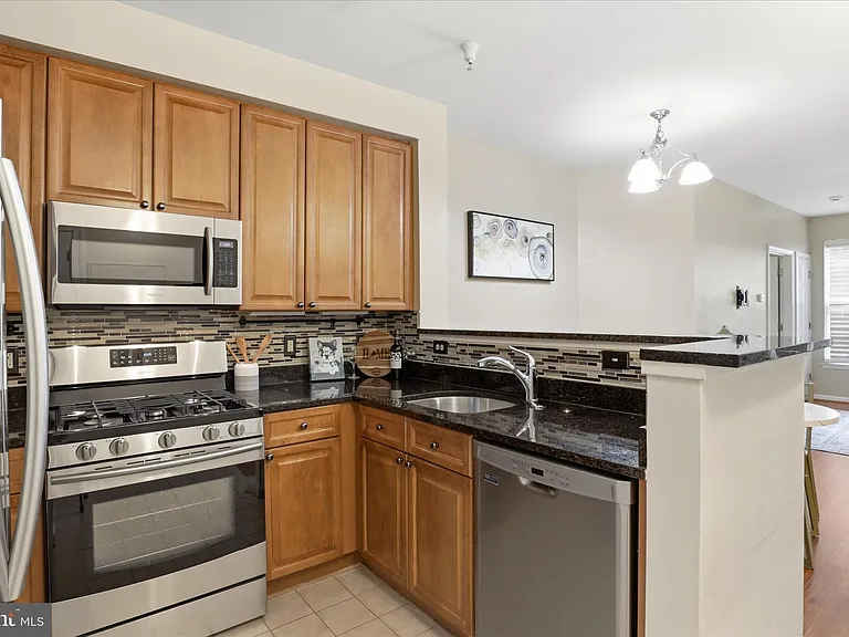 801 S Greenbrier St #103 — Photo 7