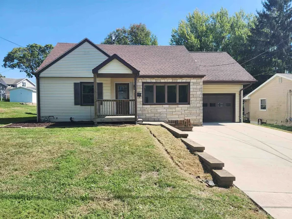 1896 Floraview Dr, Dubuque, IA 52001