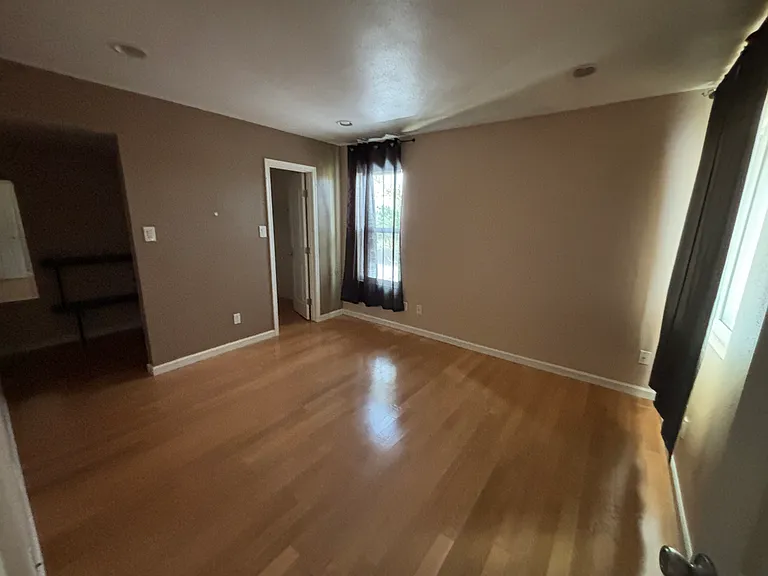 4410 N Longview Ave #210 — Photo 7