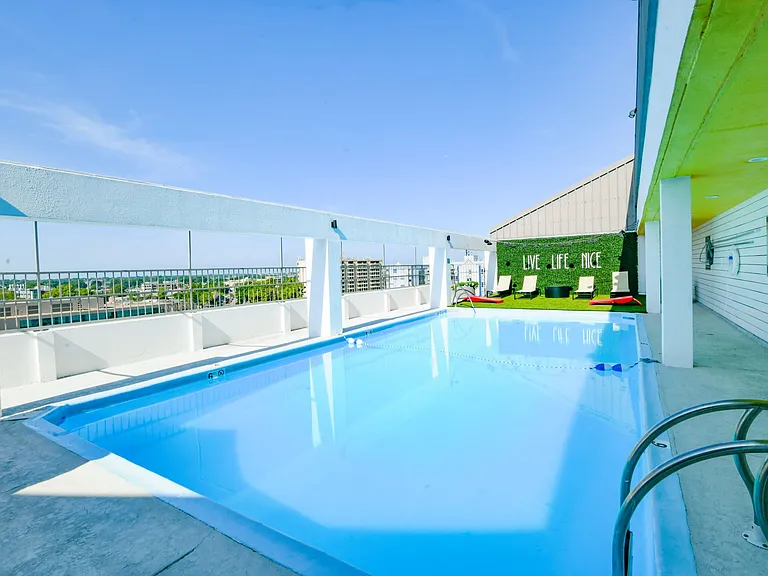 Iris Luxury Apartments — Photo 22