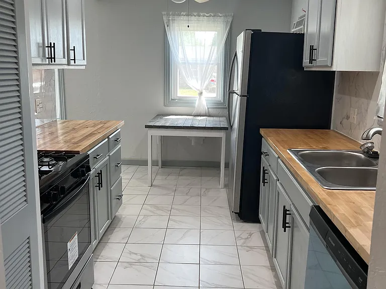 315 W Lilac Ln — Photo 5